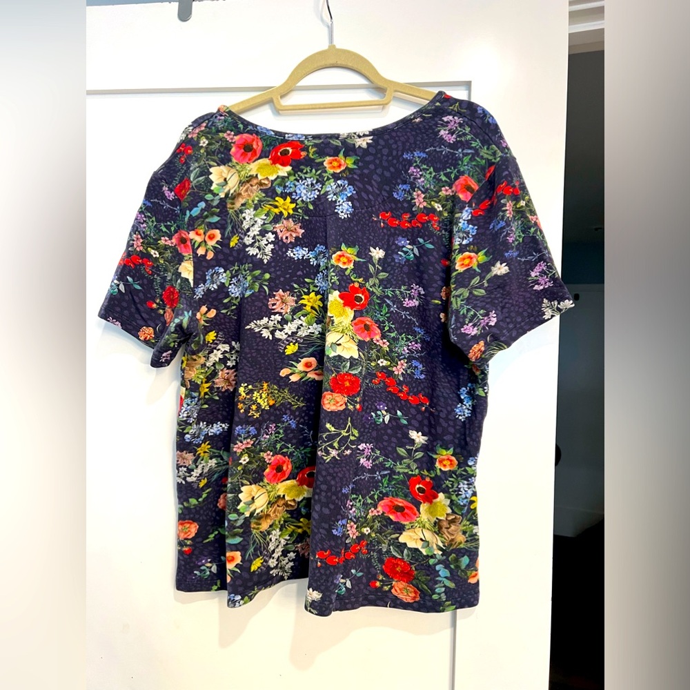 JOHNNY WAS- XL calm floral  t shirt